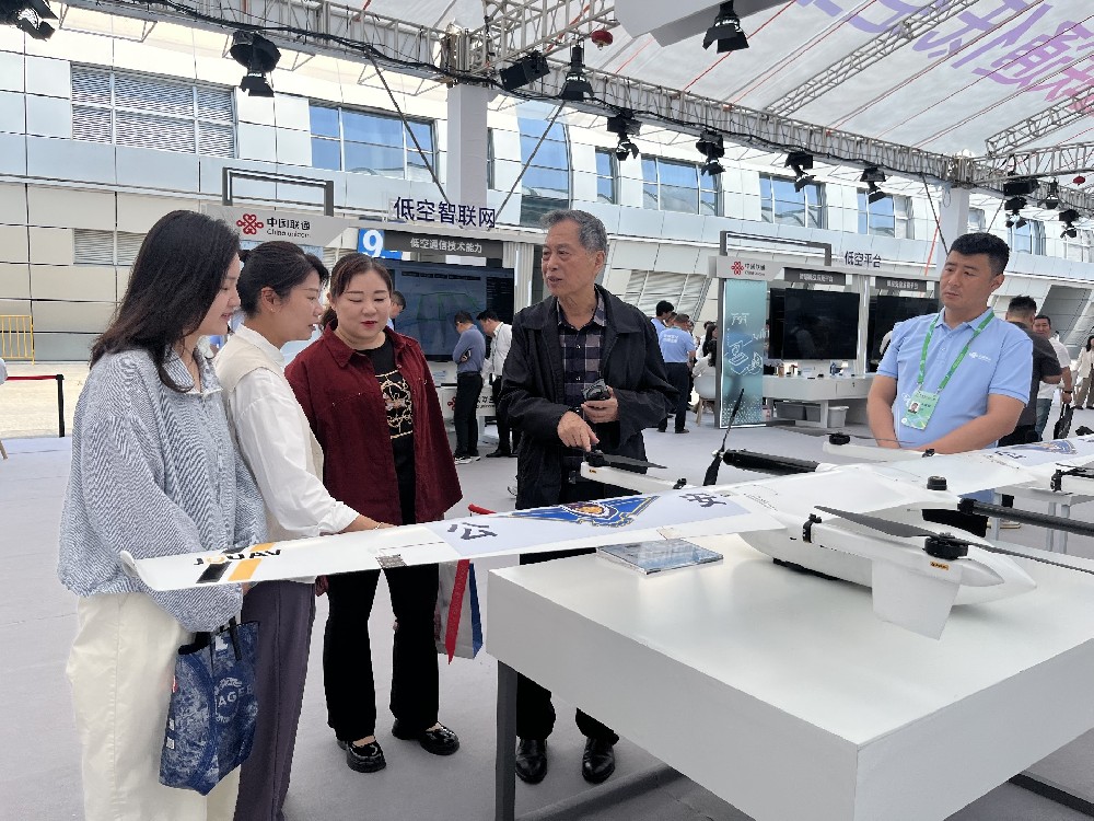 洞察数字前沿！我院教师参观第八届数字中国建设峰会