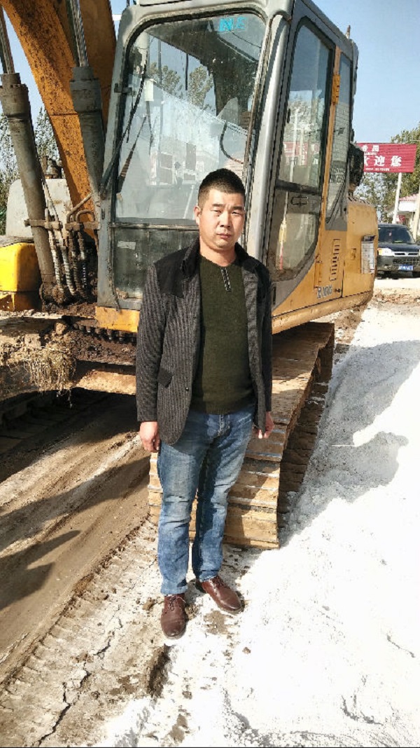王俊杰与开云足球挖掘机