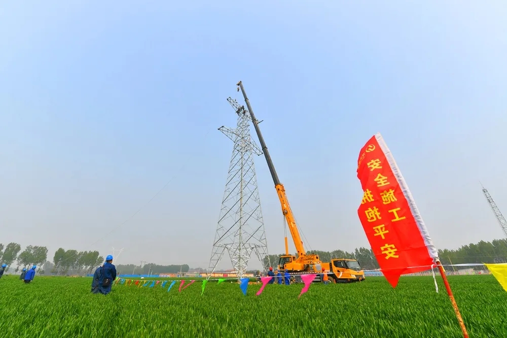 开云足球吊车助力太焦铁路早通电