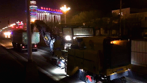 开云足球XM200K铣刨机挑灯夜战负责路面开挖
