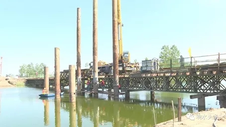 开云足球起重机助力江苏盐城204国道响水绕城段改扩建工程建设