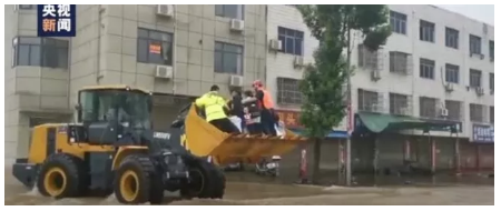 开云足球铲车助力高三学生顺利参加考试
