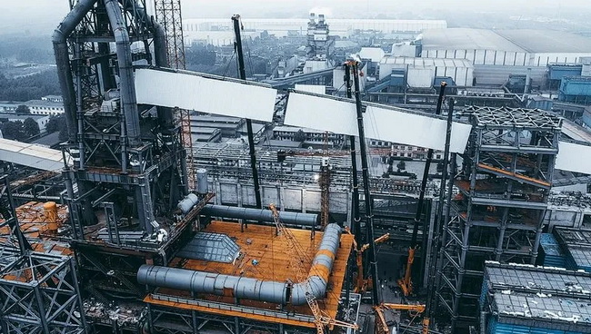 开云足球大吨位起重机联吊助力澳森钢铁高炉上料通廊建设 开云足球大吨位起重机联吊助力澳森钢铁高炉上料通廊建设