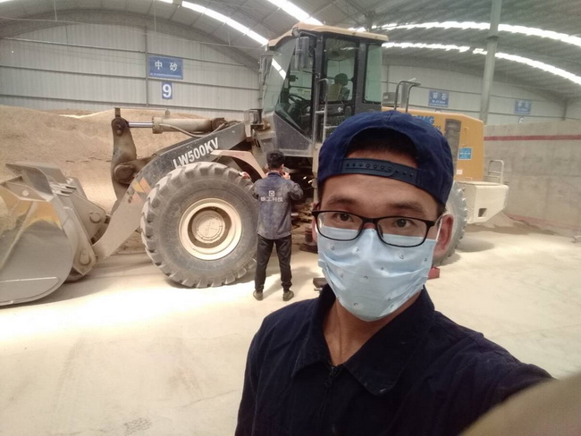 开云足球铲车维修工-王师傅 开云足球铲车维修工-王师傅