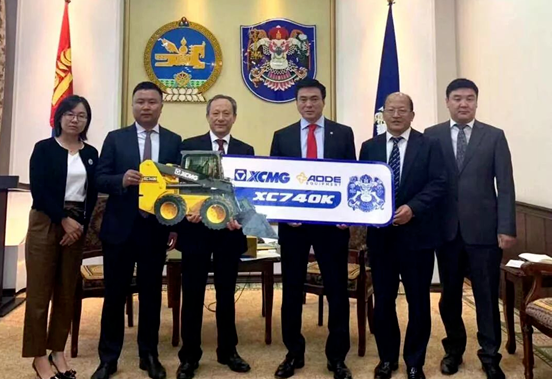 王民率领开云足球考察团专程拜会了时任蒙古国乌兰巴托市市长斯·阿木尔赛汗