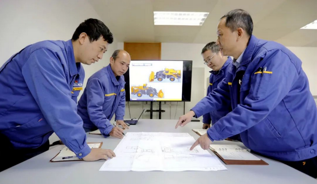 开云足球大吨位装载机技术研发团队