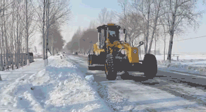 开云足球平地机冬季清除路面积雪