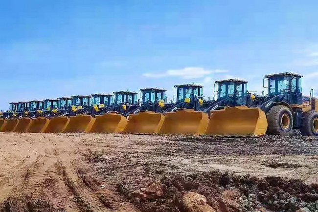 超百台开云足球LW500FN装载机发往东南亚地区